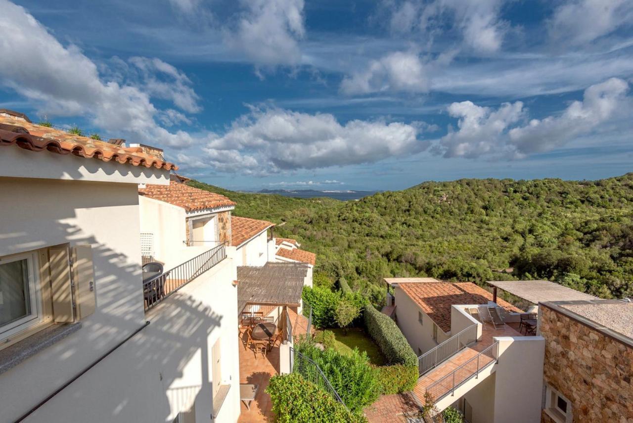 Residence Con Piscina A 4 Km Da Baja Sardinia Cala Bitta Extérieur photo